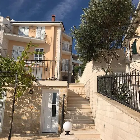 Luna מלון דירות טרוגיר